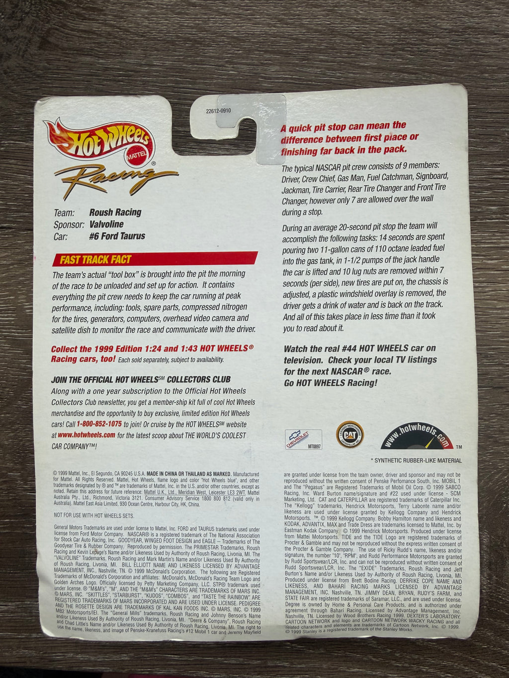 Hot Wheels Racing Pit Crew Roush Racing #6 Valvoline Ford Taurus and Tool Box