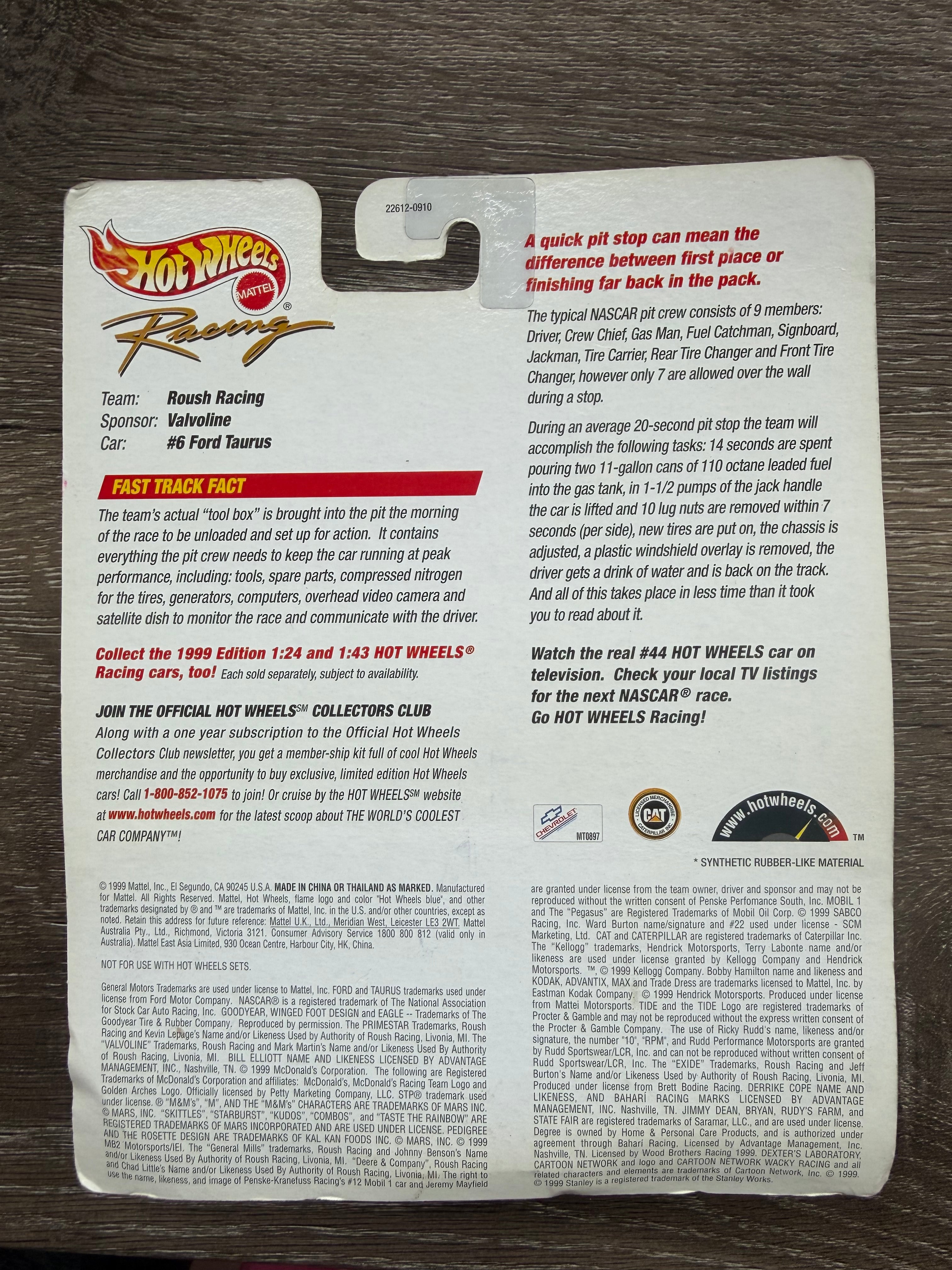 Hot Wheels Racing Pit Crew Roush Racing #6 Valvoline Ford Taurus and Tool Box