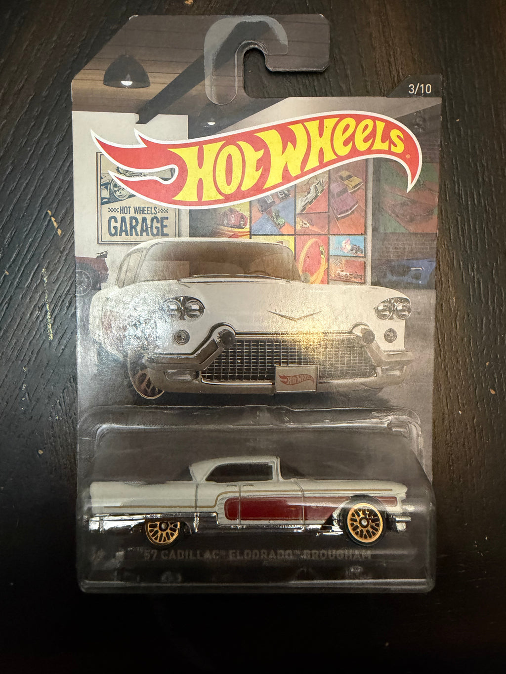 Hot Wheels Garage ’59 Cadillac Eldorado Brougham White/Red 3/10