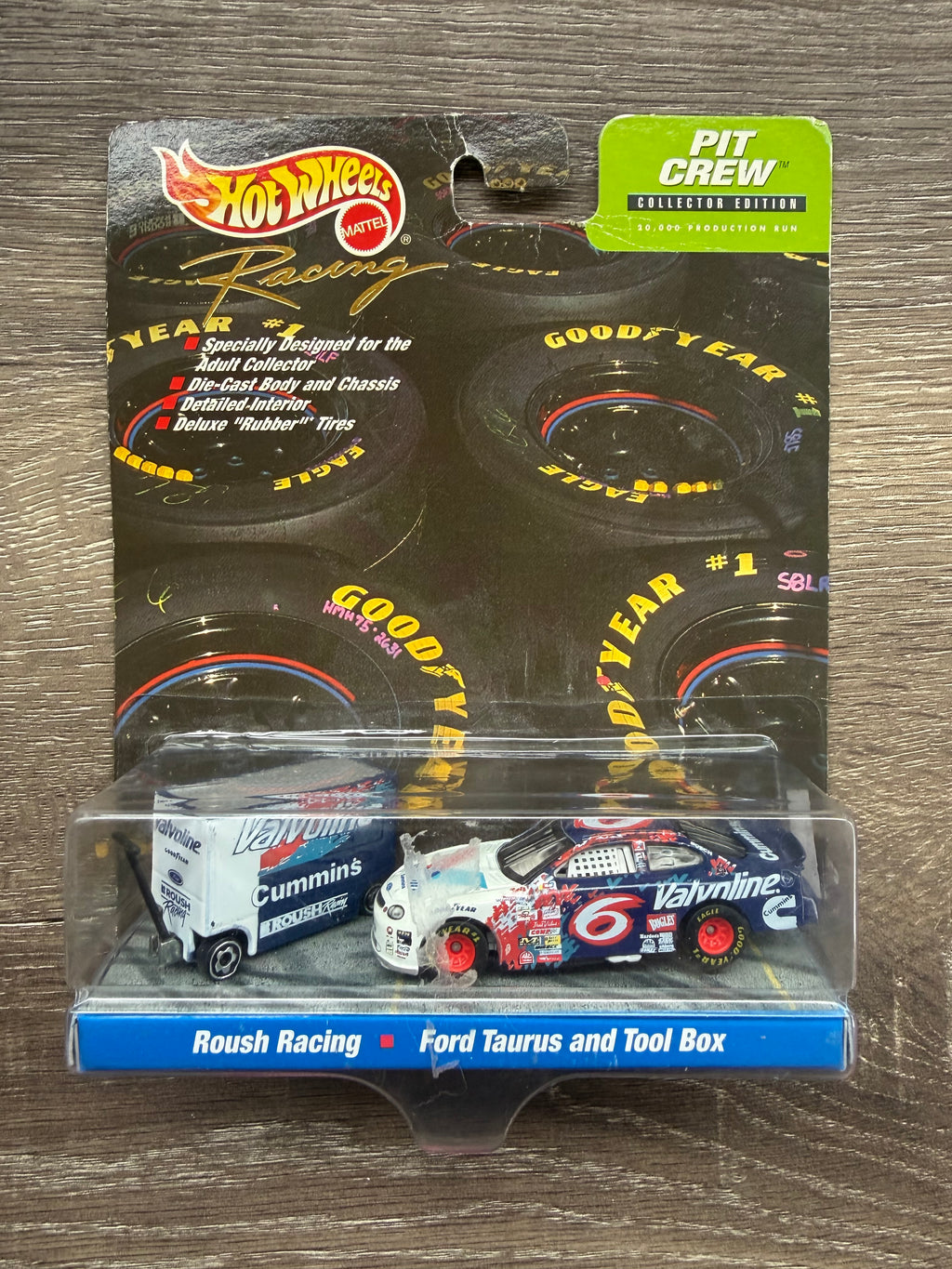 Hot Wheels Racing Pit Crew Roush Racing #6 Valvoline Ford Taurus and Tool Box