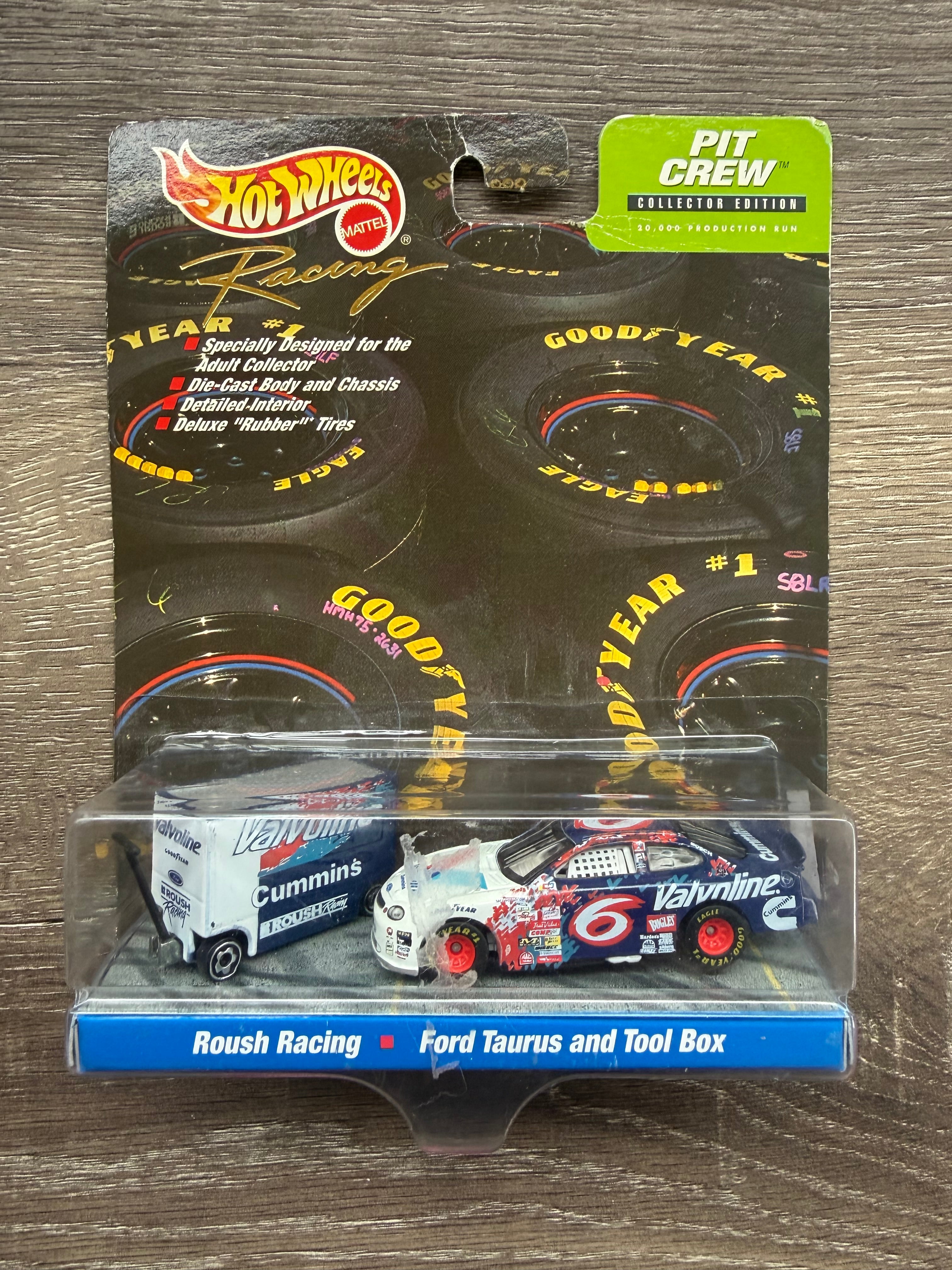 Hot Wheels Racing Pit Crew Roush Racing #6 Valvoline Ford Taurus and Tool Box